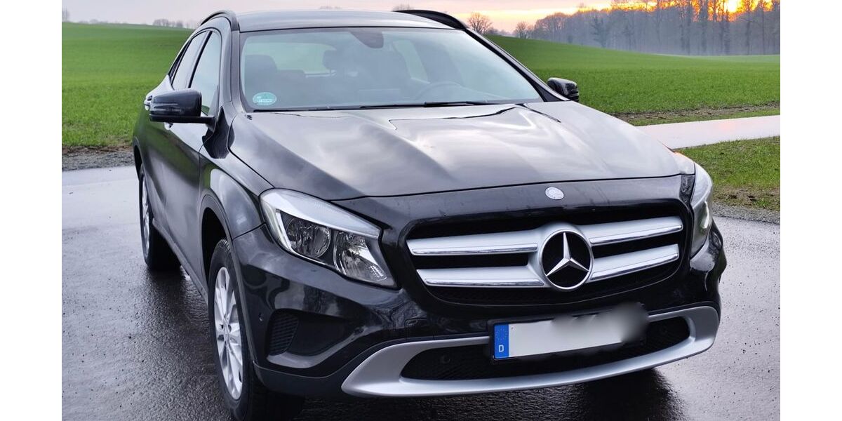 Mercedes-Benz GLA 200 90.000 km 17.900 &euro; Bochum 44795