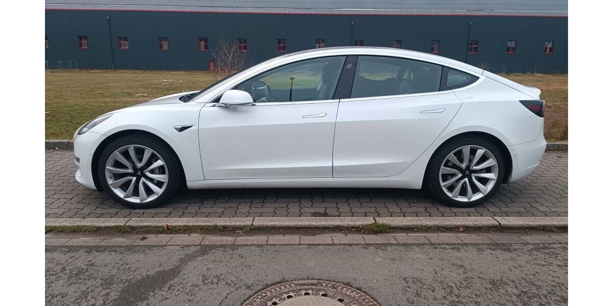 Tesla Model 3 156.960 km 20.999 &euro; Hattingen 45527