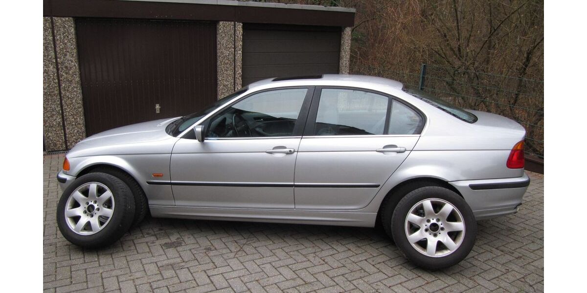 BMW 323 200.000 km 3.800 &euro; Dortmund 44267
