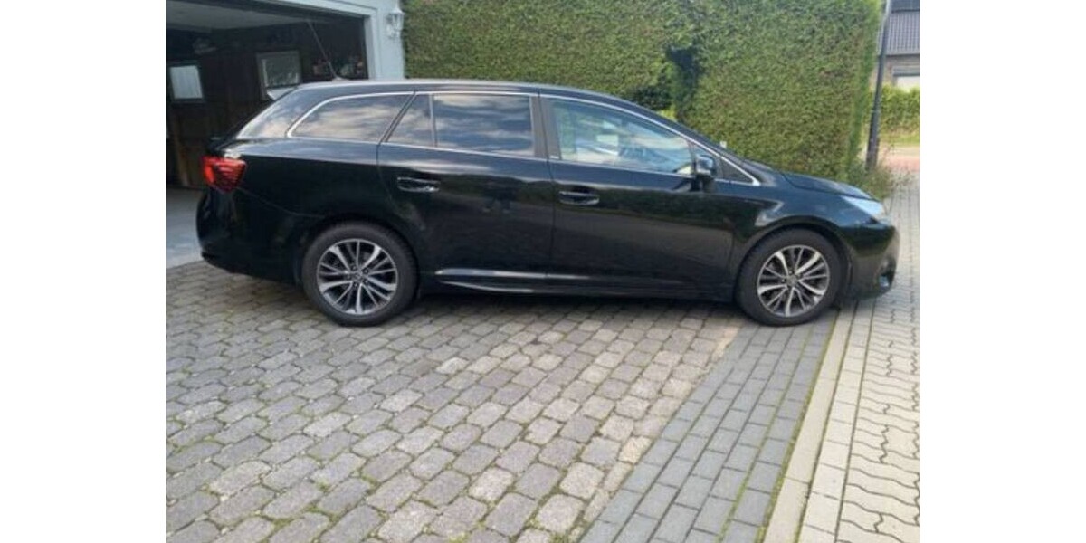 Toyota Avensis 195.000 km 7.900 &euro; Essen 45121
