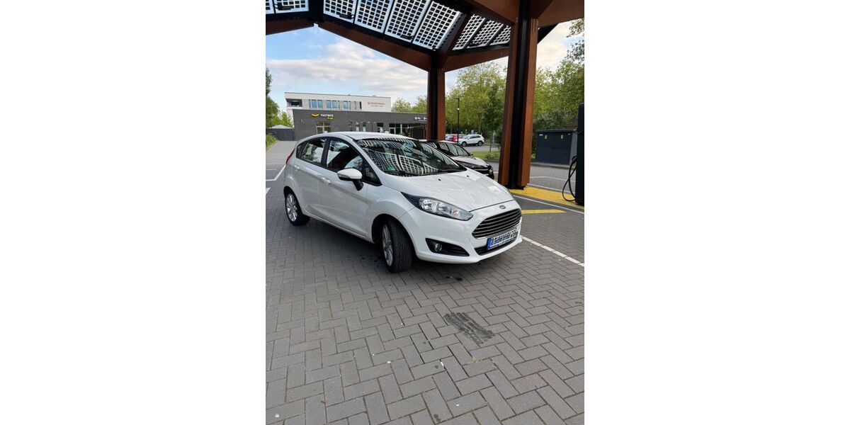 Ford Fiesta 82.000 km 8.500 &euro; Bochum 44809