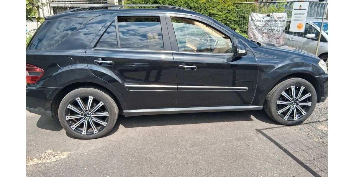 Mercedes-Benz ML 500 218.000 km 10.950 &euro; Gelsenkirchen 45896