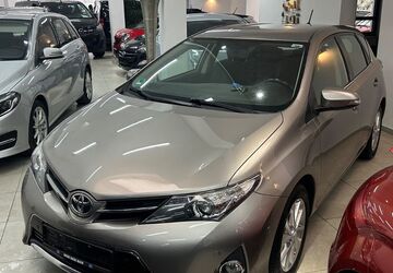 Toyota Auris 130.000 km 10.999 &euro; Schwerte 58239