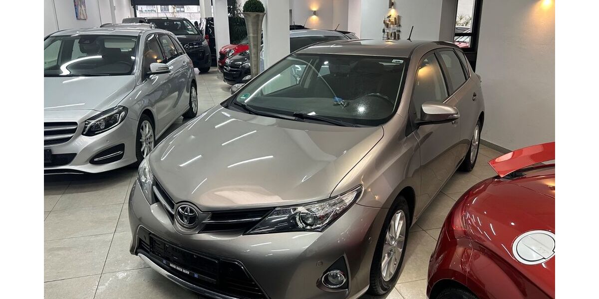 Toyota Auris 130.000 km 10.999 &euro; Schwerte 58239