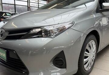 Toyota Auris 68.939 km 9.890 &euro; Bottrop 46236