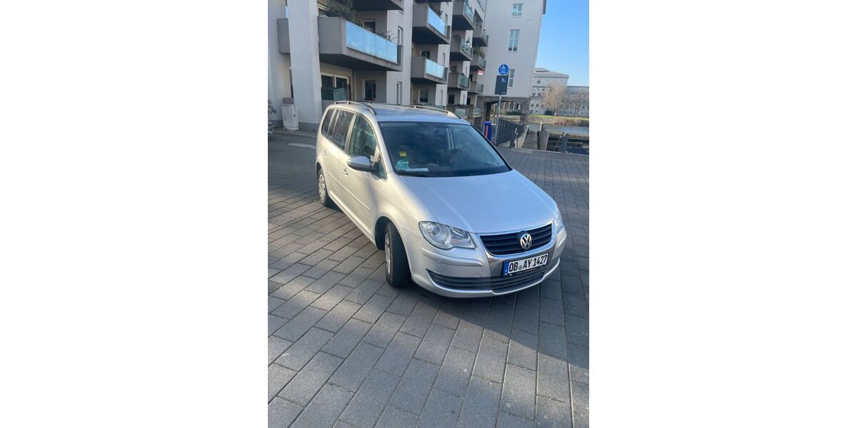 VW Touran 148.000 km 6.450 &euro; Oberhausen 46145