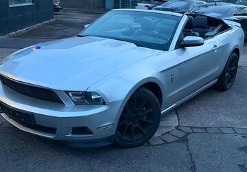Ford Mustang 181.000 km 12.300 &euro; Mülheim 45475