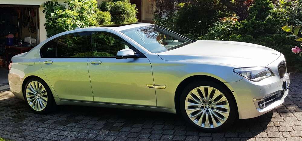 BMW 740 89.500 km 28.950 &euro; Oberhausen 46045