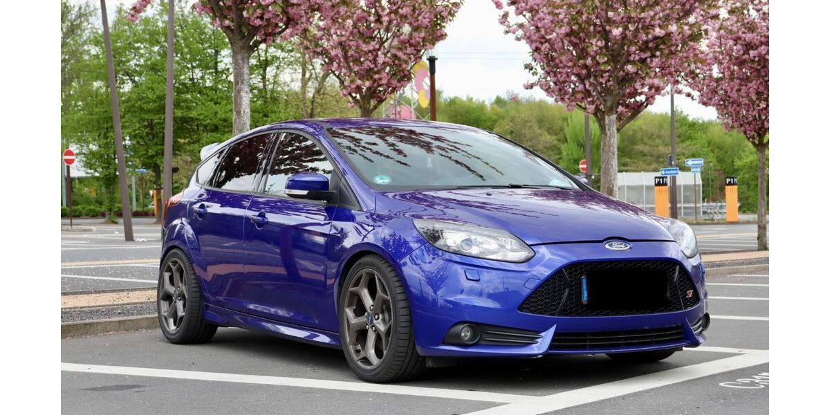 Ford Focus 156.000 km 9.200 &euro; Bochum 44805