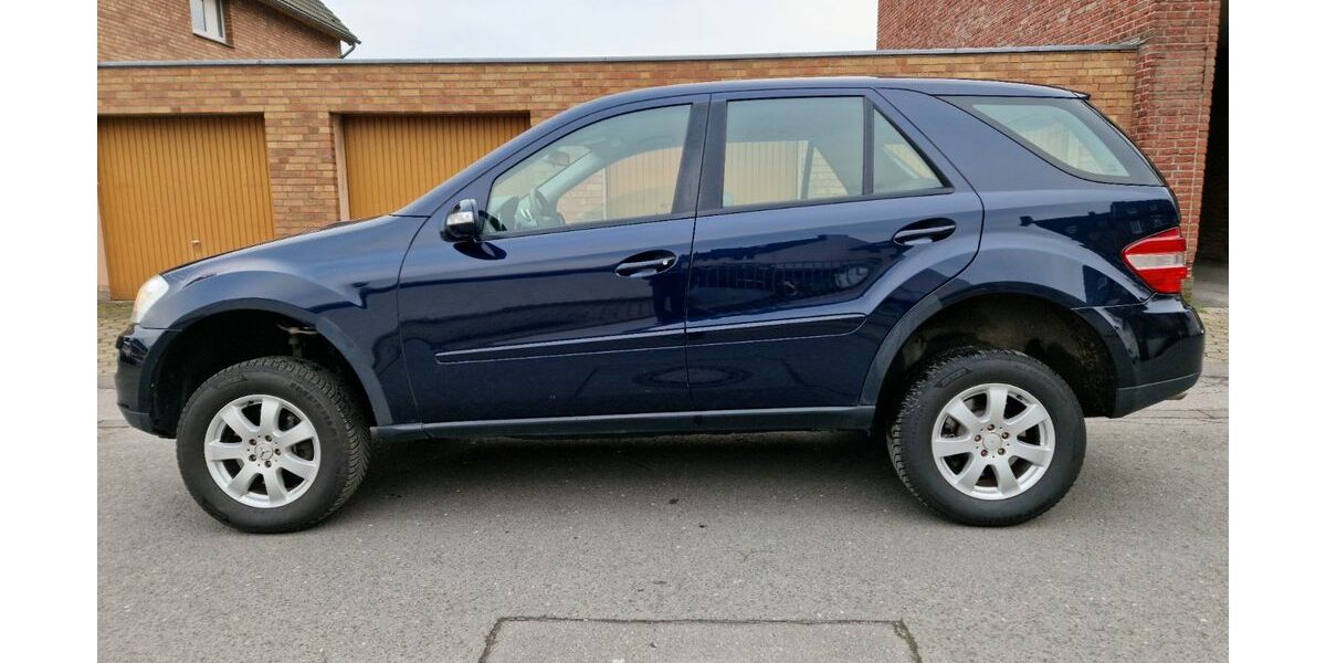Mercedes-Benz ML 320 351.000 km 8.987 &euro; Gelsenkirchen 45881