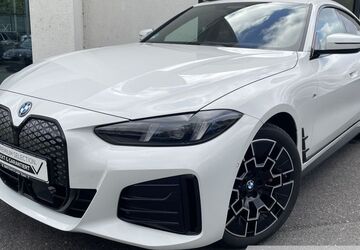 BMW i4 29.741 km 47.770 &euro; Essen 45134